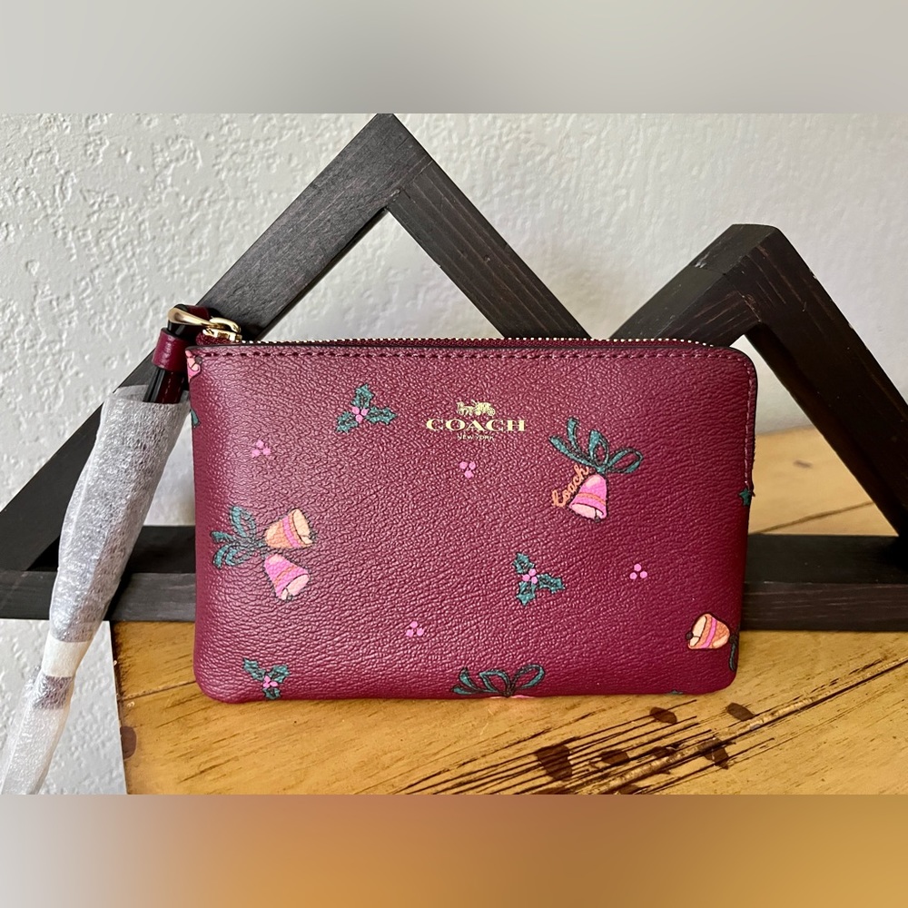 NWT Coach Wristlet Holiday Berries - Picture 6 of 16